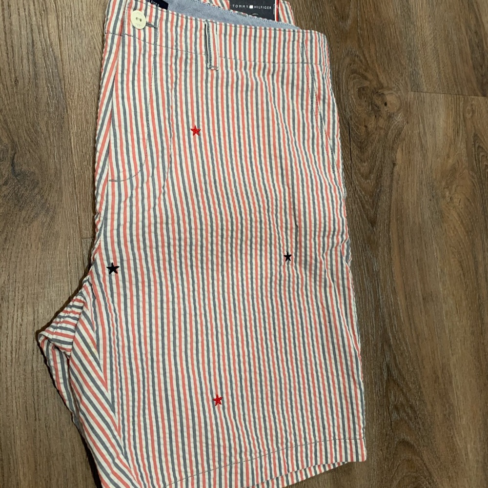Men short. Tommy Hilfiger size 38w new with tag